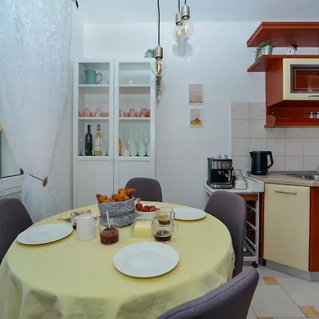 2 Bedroom Nice In Appartement